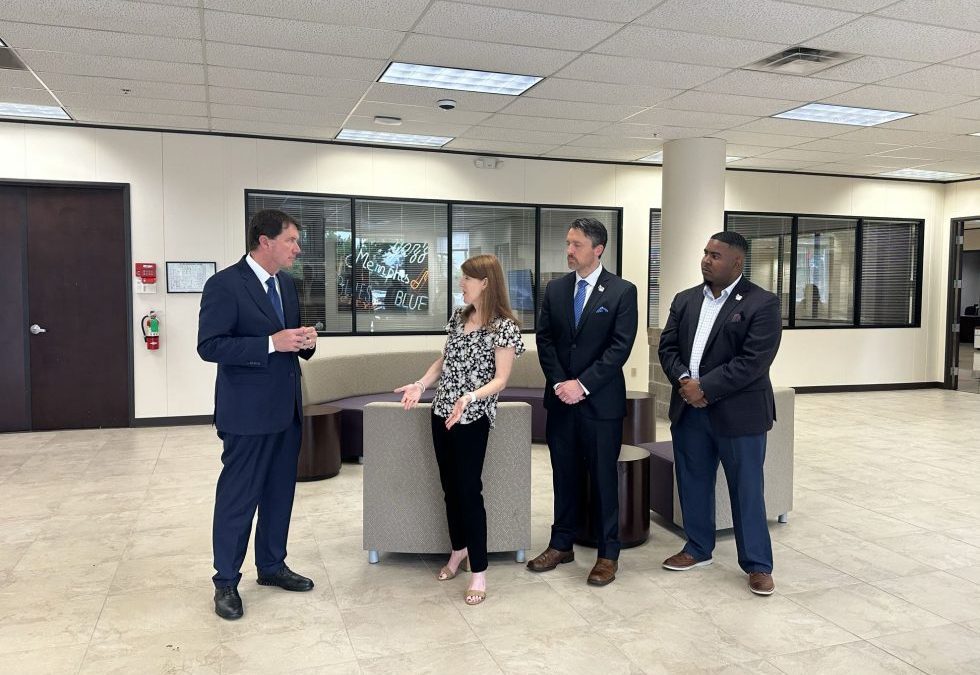 U.S. Senator Bill Hagerty meets with a SWITCH Youth team